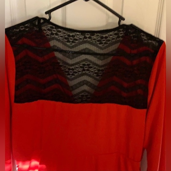 NWT Torrid V Neck 3/4 sleeve lace back Top - Picture 4 of 4